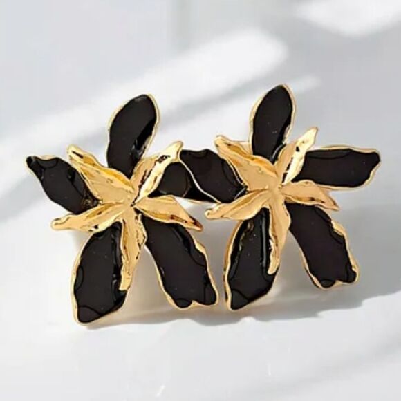 New ZARA Elegant Black and Gold Island Flower Floral Earrings - Picture 1 of 9